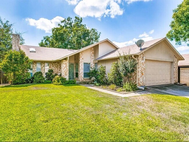 Building Photo - 1105 Paluxy Ct