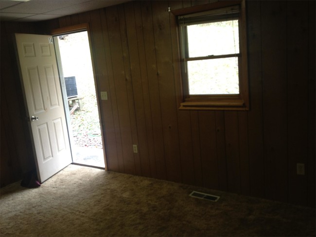 Building Photo - 42 Breezy Dr