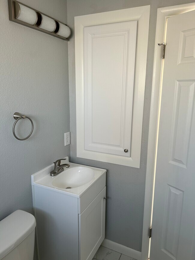 1st floor bath - 3430 N Cascade Ave