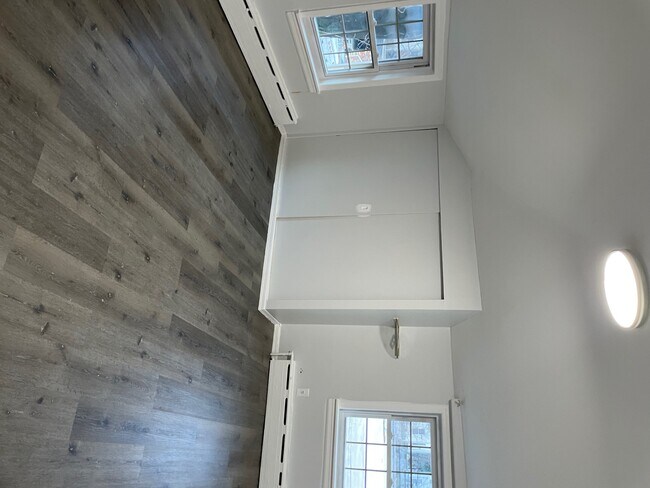 Building Photo - 31-17-31-12 12th St