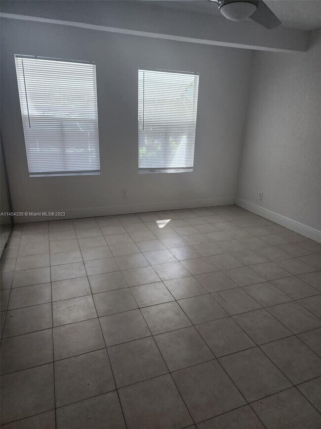 Foto del edificio - 1561 NE 29th St