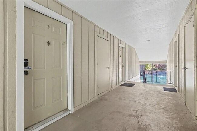 Building Photo - 5159 Roswell Rd NE