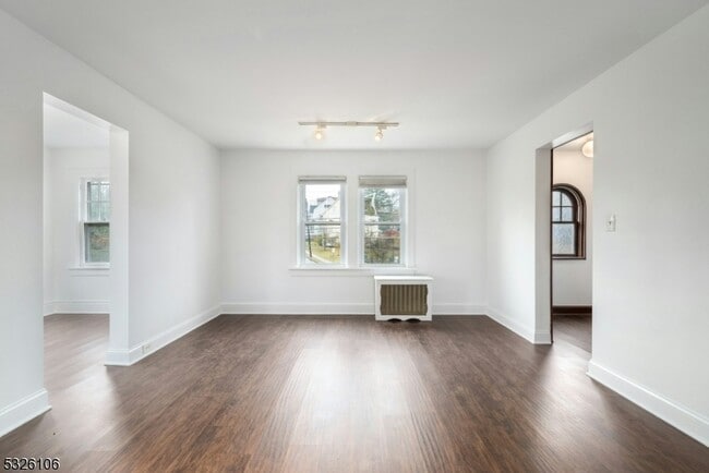 Foto del edificio - 26 Beauvoir Ave