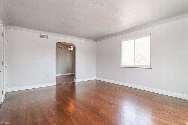 Foto del edificio - 6156 Ridge Rd