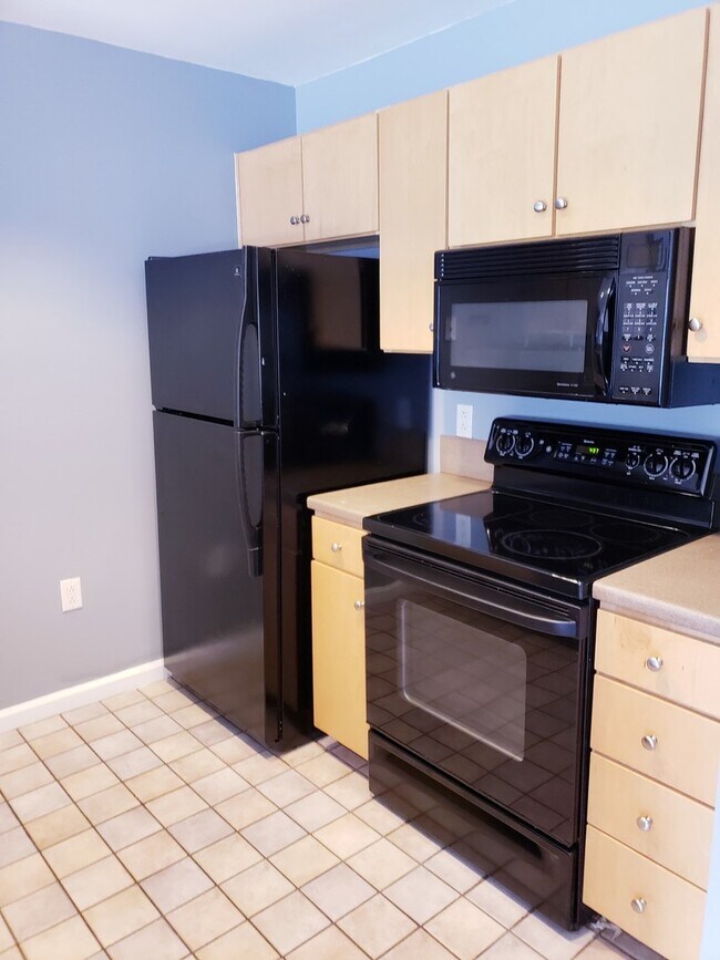 Building Photo - 1 bedroom condo conveniently located in up...