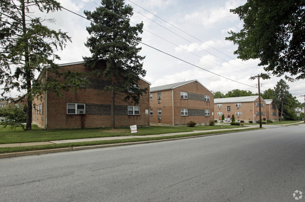 Primary Photo - Chestnut Village Apartments