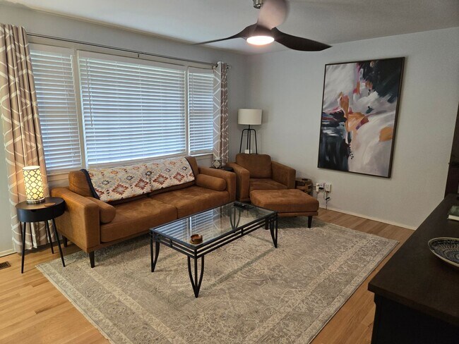 Foto del edificio - 613 Westbury Dr