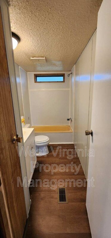 Foto del edificio - 674 Circleview Dr