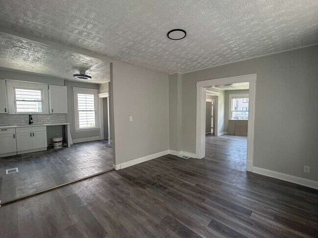 Foto del edificio - Comfortable & Convenient West Side Living