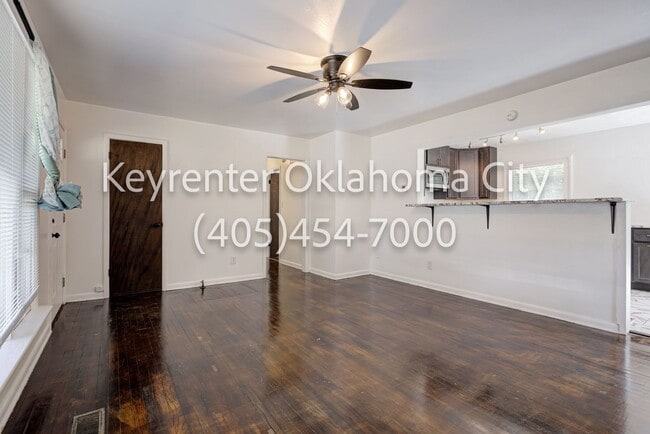 Building Photo - 1524 Rowena Ln