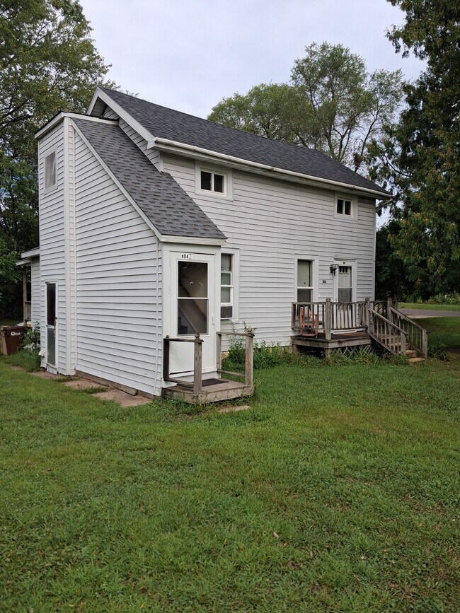 Building Photo - 804 Ferry St