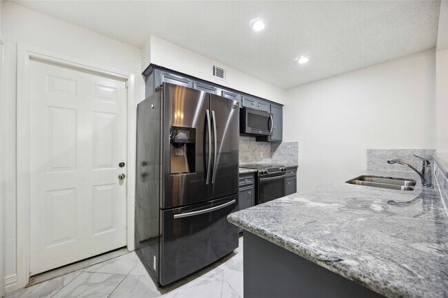 Foto del edificio - 13895 Hollowgreen Dr
