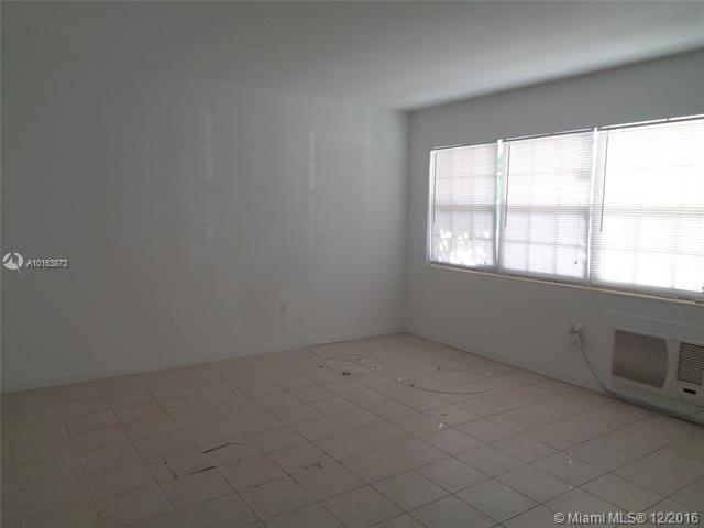 Building Photo - 1451 NE 170th St