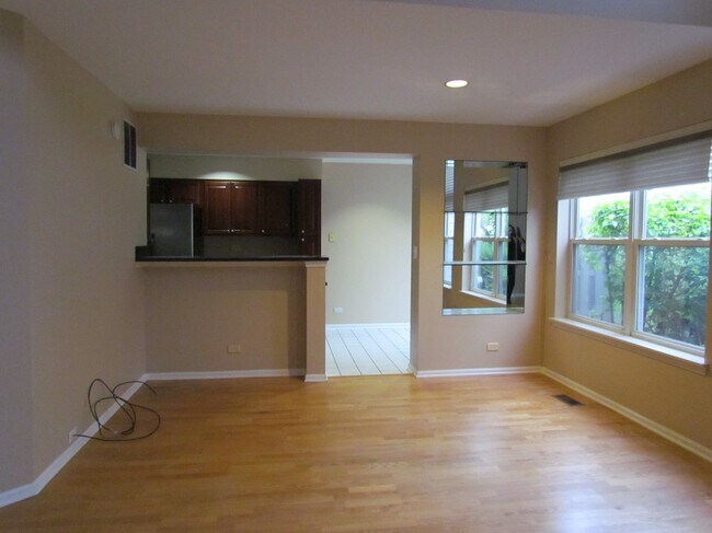 Building Photo - 1560 E Chivalry Ct