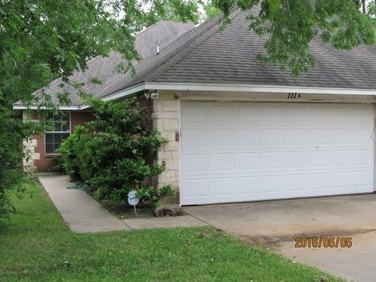 Foto del edificio - 111 E 3rd St