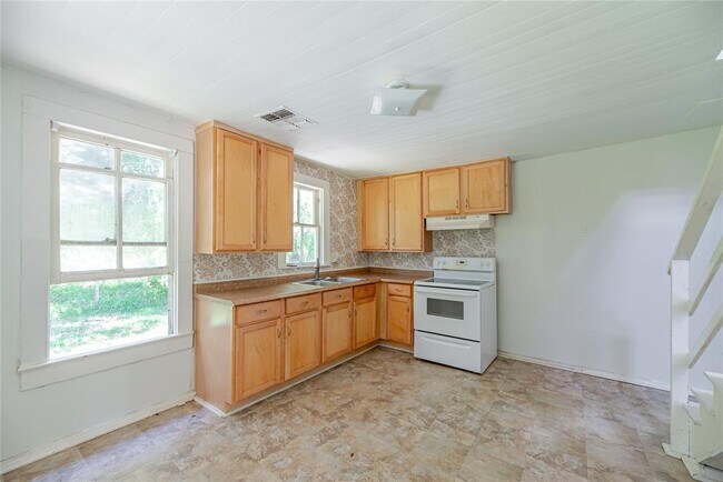 Building Photo - 322 Mixville Rd