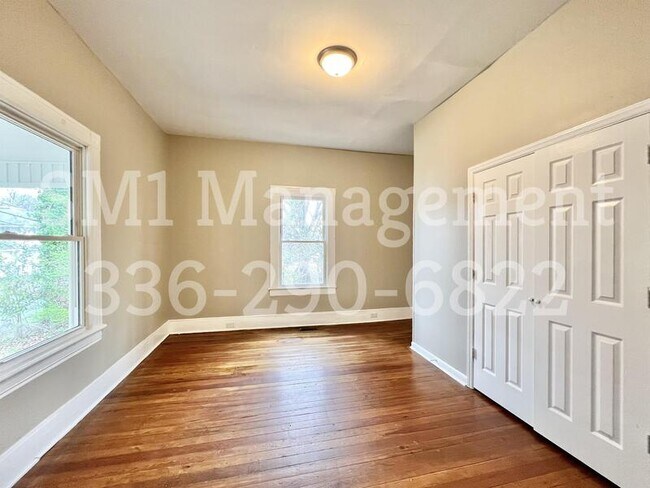 Building Photo - 115 Bruce St