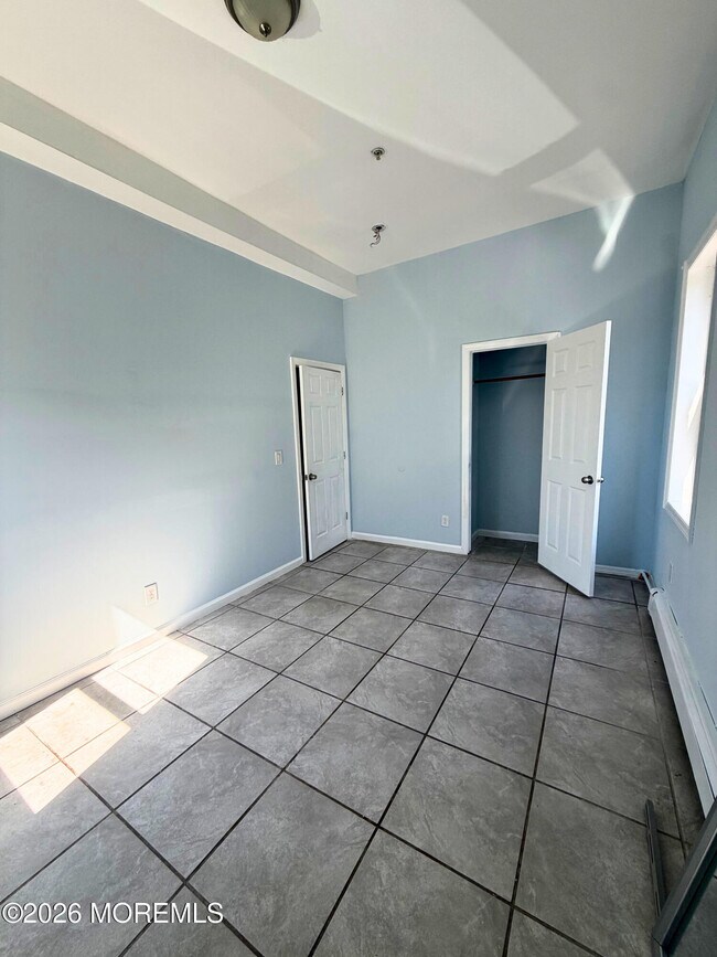 Building Photo - 410-412-412 1st Ave