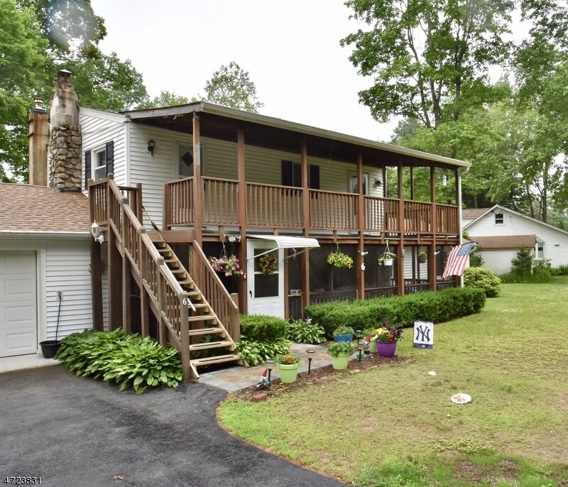 Primary Photo - 6 Whitney Dr