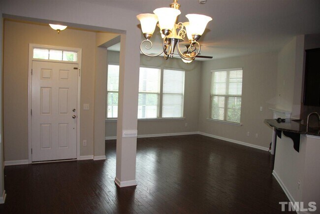 Building Photo - 1536 Alemany St