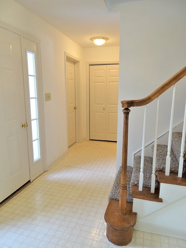 Building Photo - 6441 Lincoln Ct