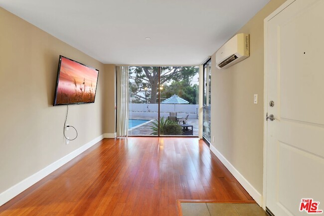 Photo - 10982 Roebling Ave House