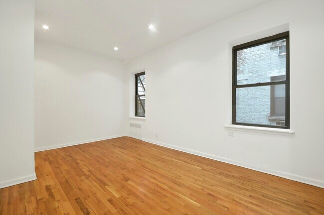 Building Photo - RENOVATED STUDIO BY PARK