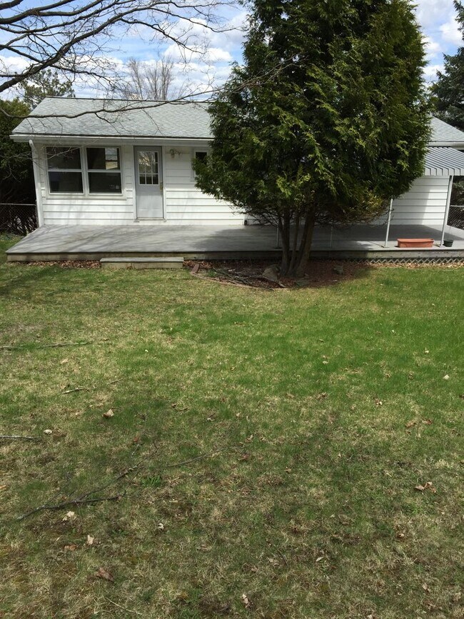 Building Photo - Bright 3 Bedroom with Bonus Room Walking t...