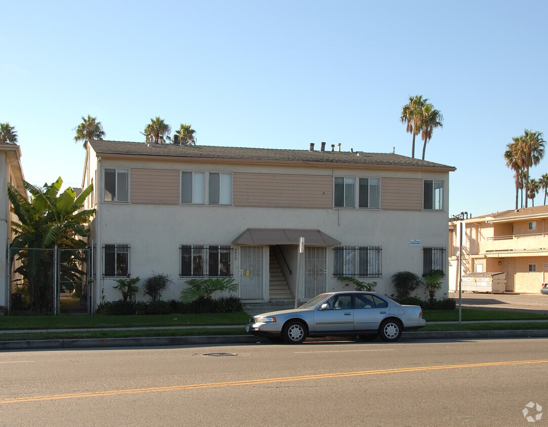 Foto principal - 5850 Arbor Vitae St