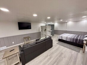 Building Photo - 532 Bryden Ave