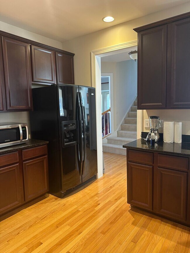 Foto del edificio - Prime Location, Five Forks! Lease only