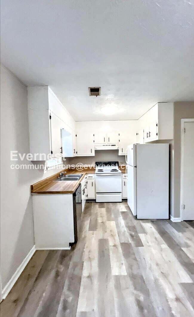 Foto del edificio - 57 Clara Dr