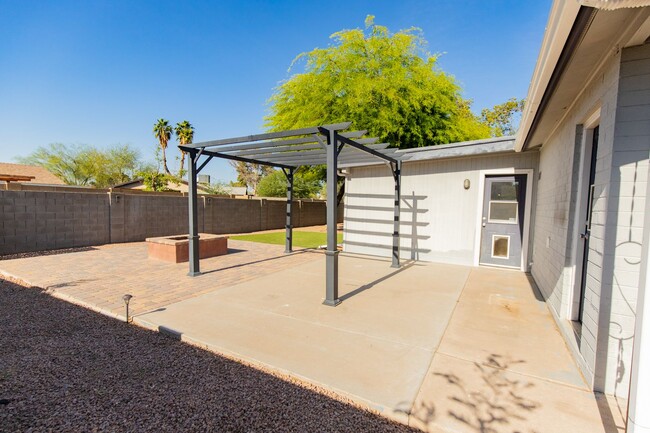 Building Photo - 4 bedroom/3 bath Tempe home with beautiful...