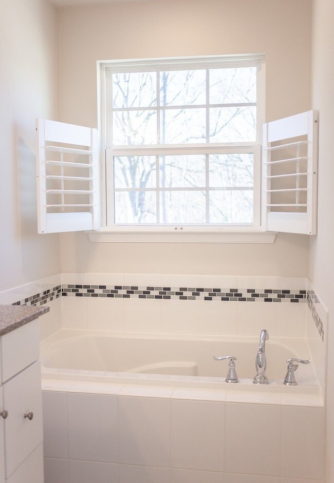 Building Photo - Newer home in Whitakers Mill