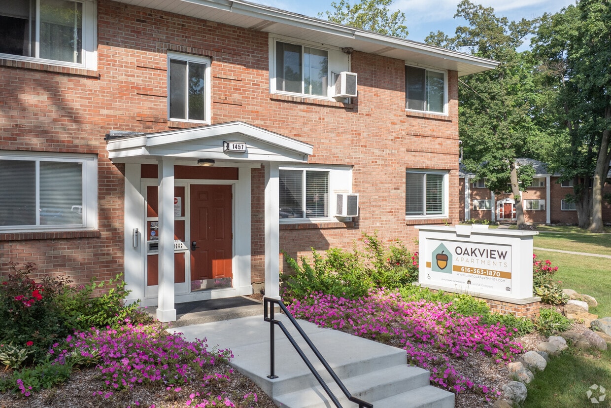 Primary Photo - Oakview Apartments