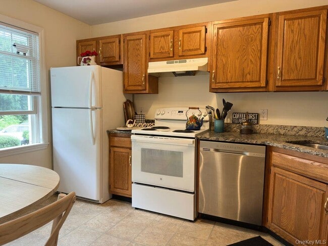 Building Photo - 1870 Baldwin Rd