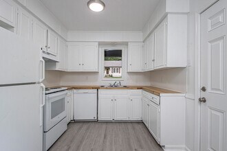 Building Photo - 615 Mimi Ln