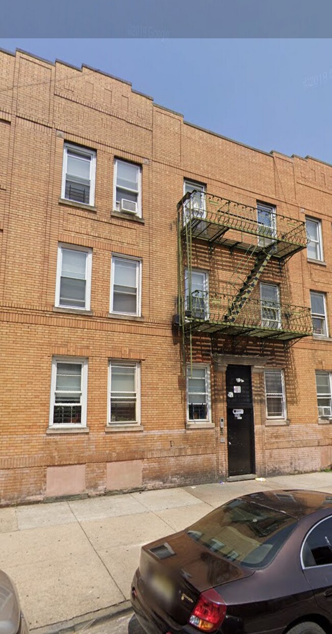 Building Photo - 42 Grant Ave