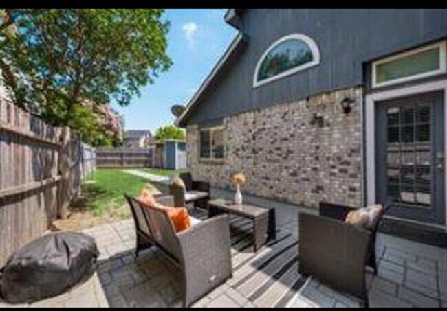 Foto del edificio - 6419 Valleybrooke Ct