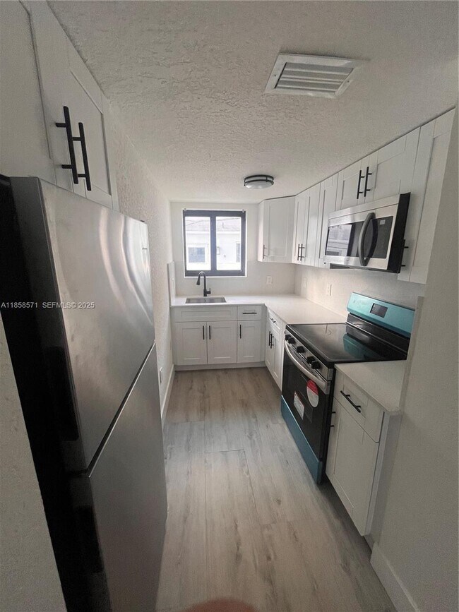 Building Photo - 3417 NW 22nd Ave