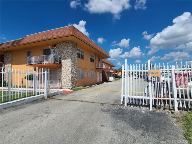 Foto del edificio - 395 NW 177th St