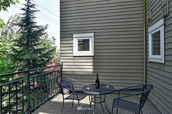 Foto del edificio - Fremont – Updated 2 Bedroom / 1 Bath Condo...