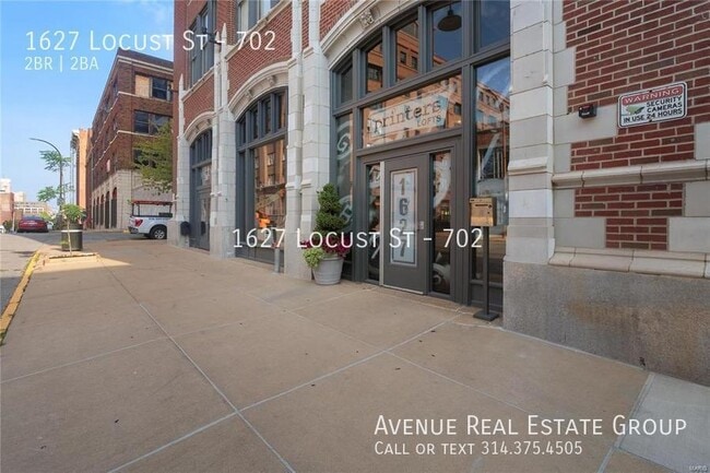 Building Photo - Just Listed! - 1627 Locust St - 2Bed/2Bath...