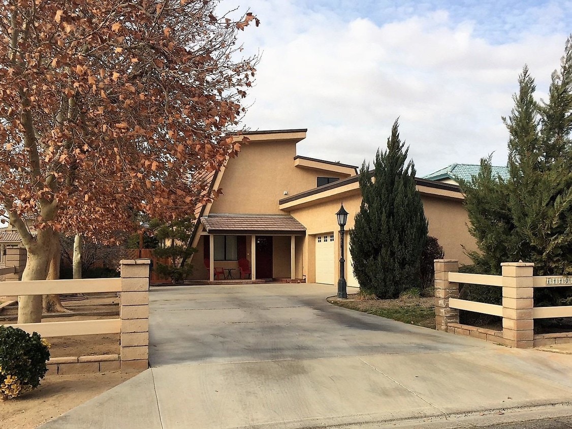 14404 Jamaica Ln, Helendale, CA 92342 House Rental in Helendale, CA