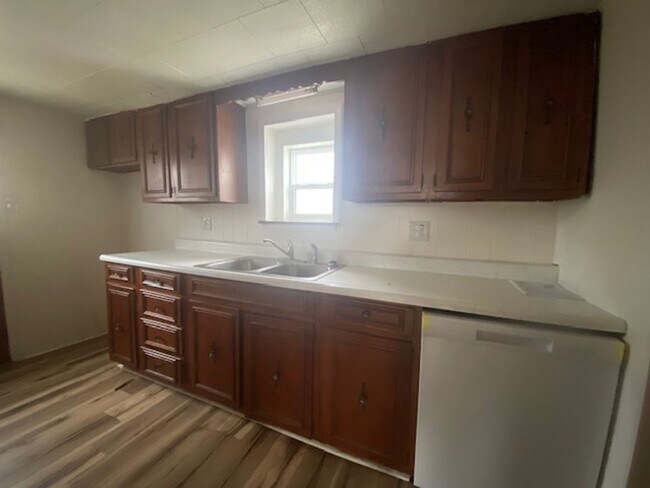 Foto del edificio - 2 Bed 1 Bath Single Family Home Available in South Charleston+