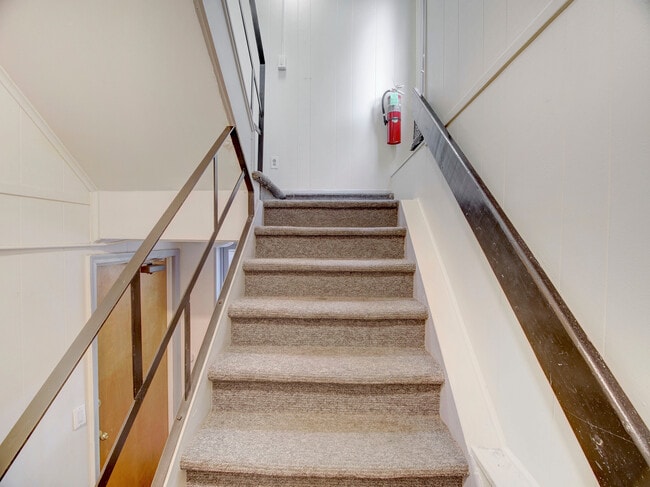 Building Photo - 850 Bloomfield Ave