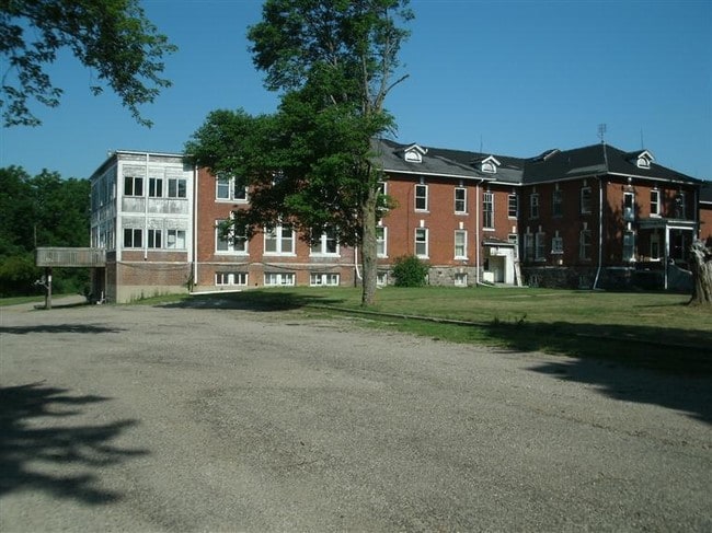 Building Photo - 2940 Cambria Rd