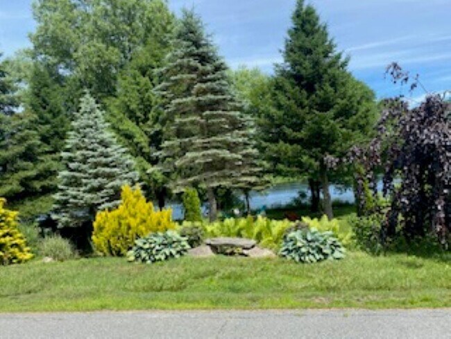 Foto del edificio - 646 Old Connecticut River Rd