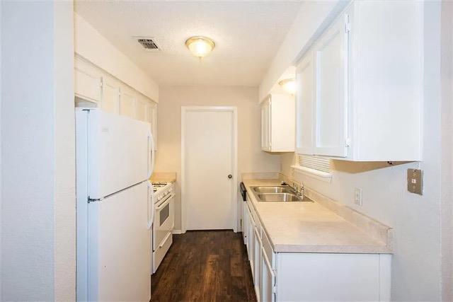 Building Photo - 5401 Brompton Cir