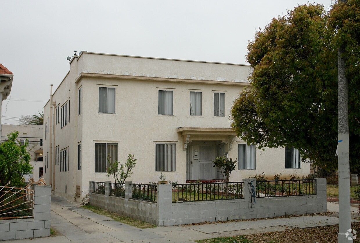 Foto principal - 537 N Kenmore Ave